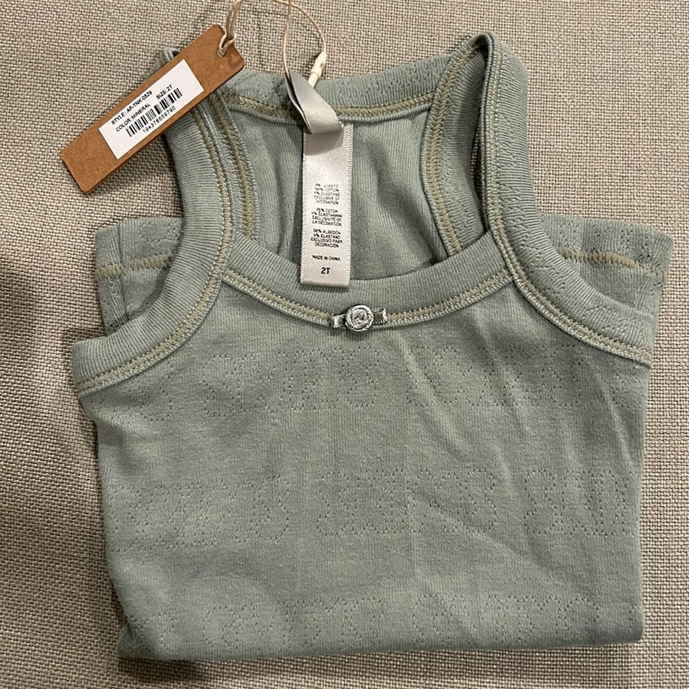 Brand new SKIMS logo kids tank. Mineral color